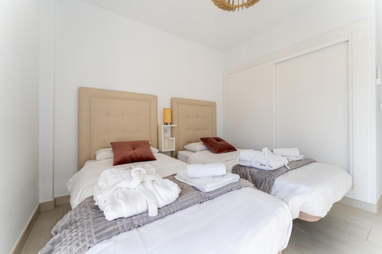 Sea View 2 Bedroom Apartment 2 Min Away From The Beach Torremolinos Exterior photo
